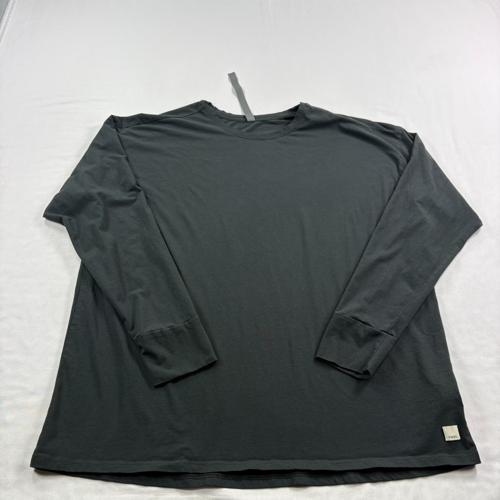 Vuori Shirt Womens Medium Black Long Sleeve Feather Tee Stretch Tech Gym